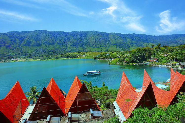 Ilustrasi perahu di Danau Toba, Sumatera Utara. (Dok. Indonesian Travel)