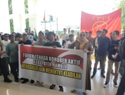 BREAKING NEWS: Ratusan Tenaga Honorer Aktif Pemkab Mamuju Kepung DPRD