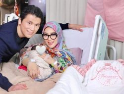 Awali Tahun 2025, Syahrini Bagikan Momen Manis Bersama Baby R dan Keluarga Besar