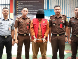 Kejari Mamuju Eksekusi Anggota KPUD Mateng Terpidana Kasus Ijazah Palsu ke Rutan Kelas II Mamuju